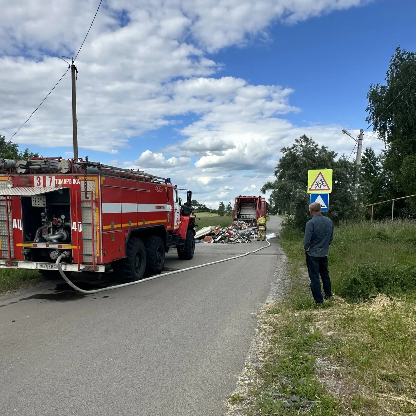 в яковлевском округе из-за опасного отхода загорелся мусоровоз
