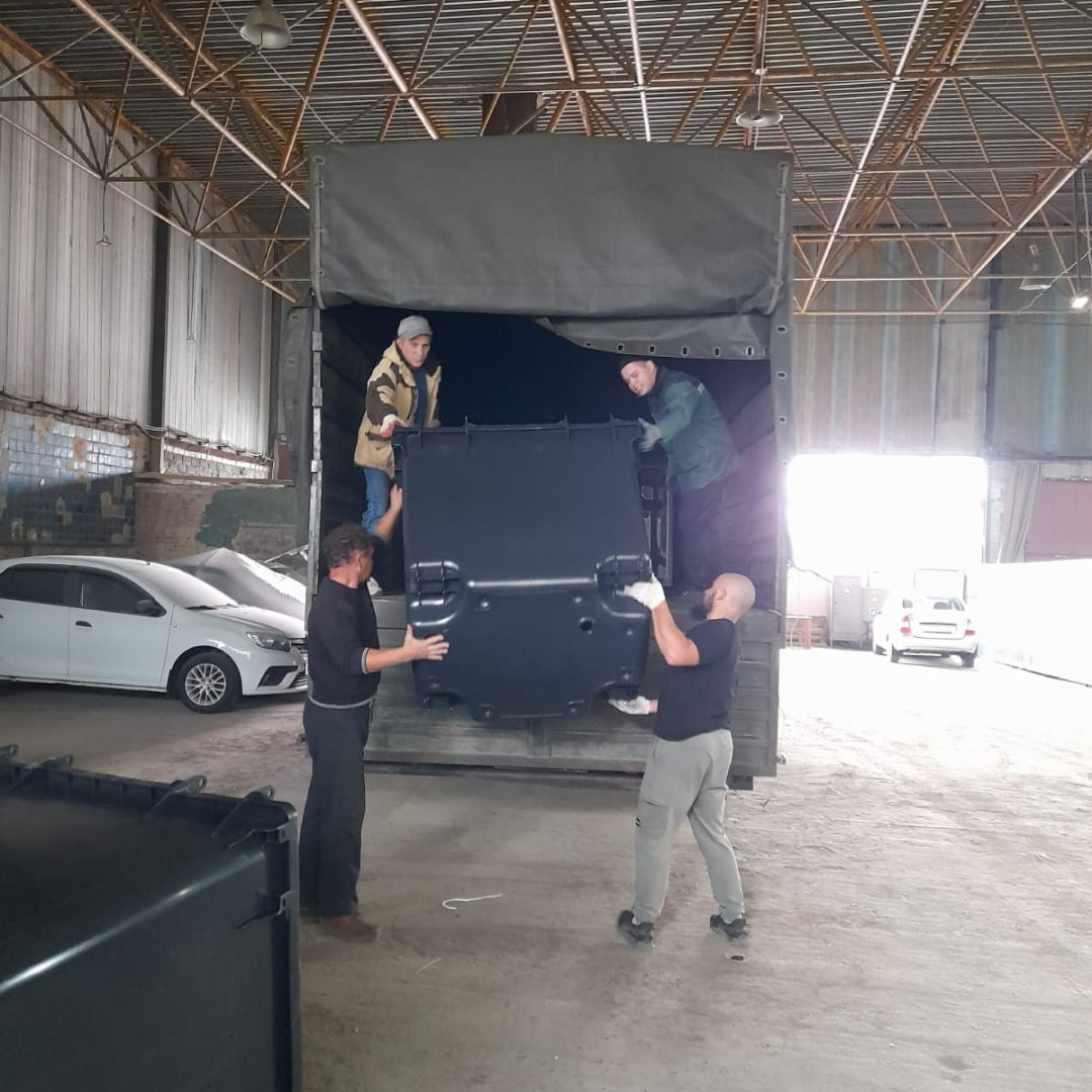 красногвардейский район получил 56 новых контейнеров для тко от регоператора